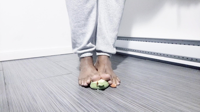 Soft Soleman: Io gioco con i plushes, Barefoot (2025)