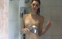 Flash Model Amateurs: Magere slet onder de douche