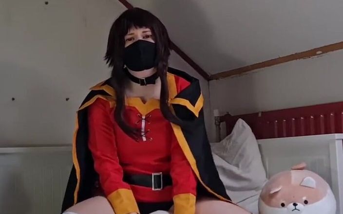 kyu_misa: Megumin pergi untuk kongkek cepat semasa membonggol bantal