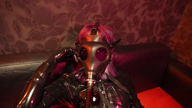 Latex_AI: Latexcatsuit a gasmask Solo
