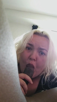POV avsugning BBC interracial BBw suger dyrkan sperma i munnen