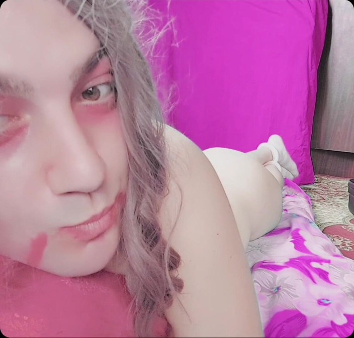 Kitty_Cross: Gran culo bianco bionda rossa gattina travestito bollente sissy yummy...