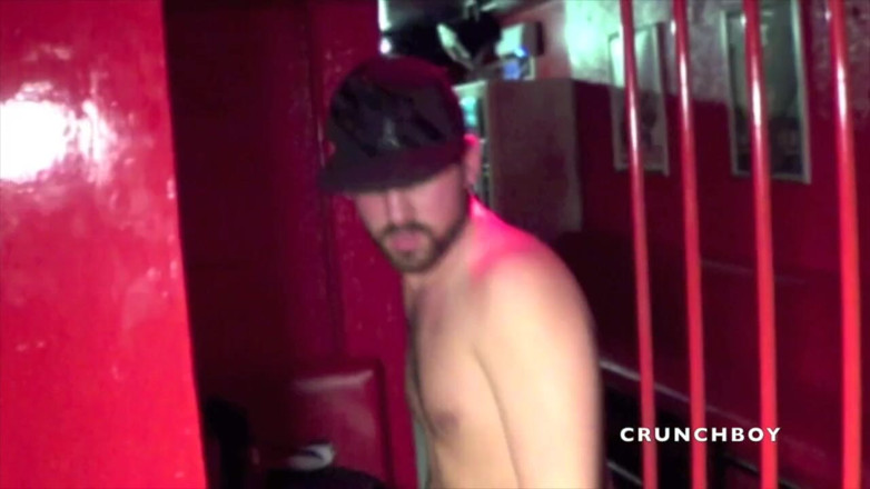 Crunch Boy: Děvka v jockstrap šuká velkou bouli zvědavého chlapce