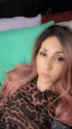 Nikki Lixxx: Zkoušení nové kundičky s hračkou POV