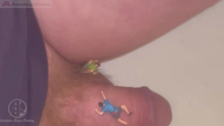 AmateurBoysPissing: Jules의 자지에 잡힌 작은 기생충 남자들! 그가 그들을 제거하고 그들을 처벌하는 방법을 참조하십시오:)