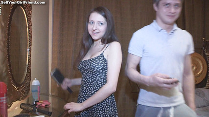 Sell Your GF: Teman wanita dikongkek seperti pelacur