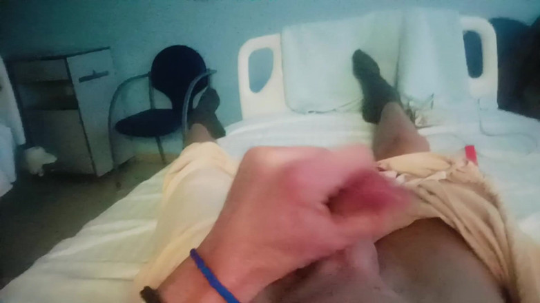 Culopeke: 병원에 있는 남자가 엉덩이를 벌리고 정액을 먹다