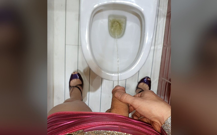 Lucy Essex CD: Lucy sissy fa pipì poV