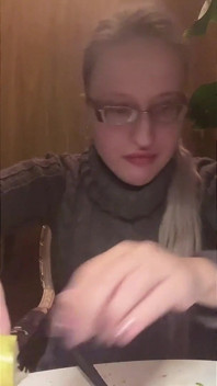Restoranda asmr akşam yemeği