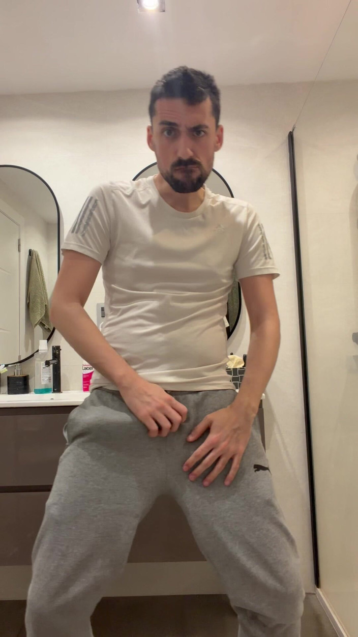 Liam Harding: Hot Stepdaddy Showing off and Cuming Like Crazy