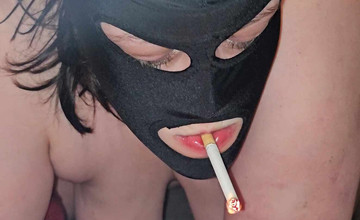 Twittiy: Awek montel dengan pantat besar gemuk isteri merokok diberikan kepada...