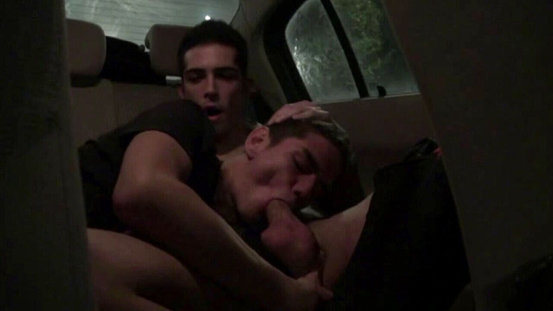 EXHIB BOYS: ボルドーの通りでイケメンと驚くべき危険な展示