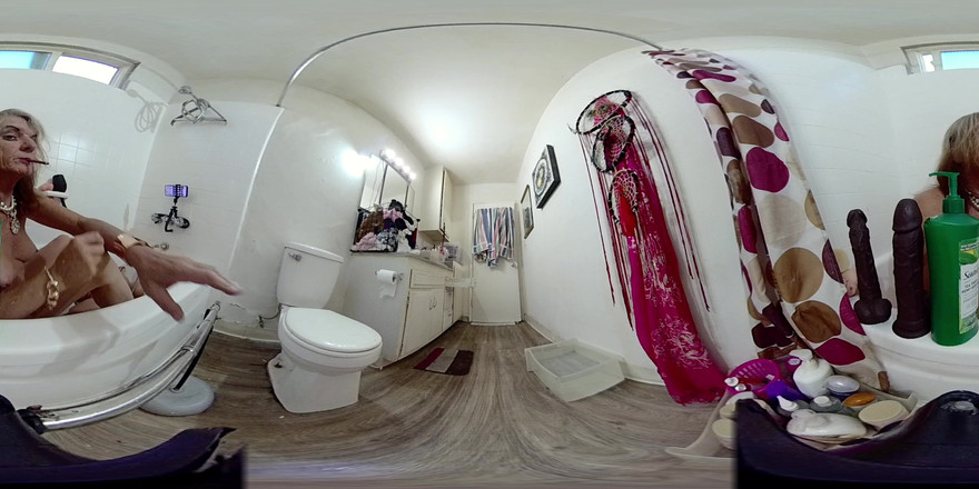 Lizzy Yum: Lizzy yum vr julio 2025 dilatando el baño, paja amateur, solo # 16