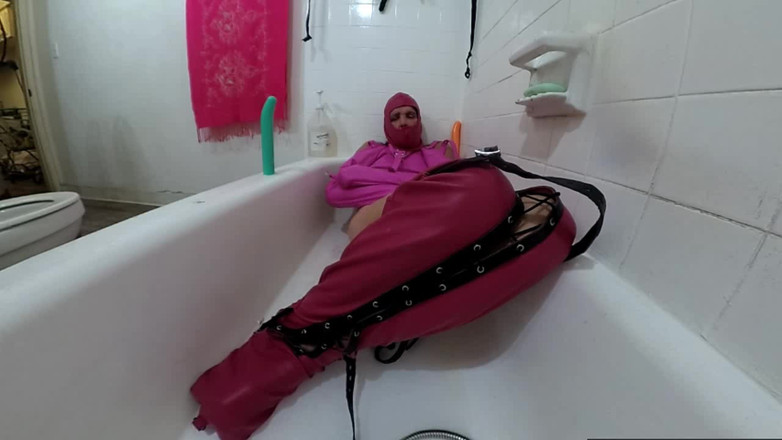 Lizzy Yum: Lizzy yum si cewek pecinta bdsm lagi asik masturbasi memeknya...