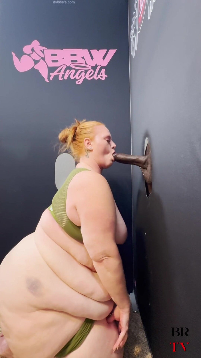 Blvck Rose TV: İri güzel kadın Julie Ginger deliğinde yabancının yüzüne boşalıyor