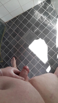 Swedish_switcher: Sikanie w sprayu i spermę