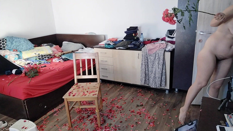 Mirsur: Ibu tiri lagi asik bersenang-senang sambil bugil bareng roses.