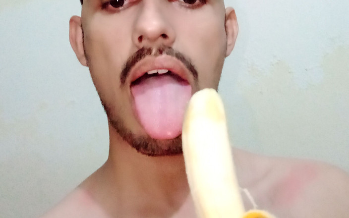 Dolly4u: Ik hou van bananen zuigen