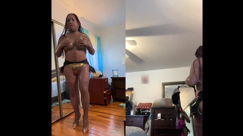 Deanna Doll: Awek hitam Danae dalam sut mandi emas seksi, berbogel, mengongkek...