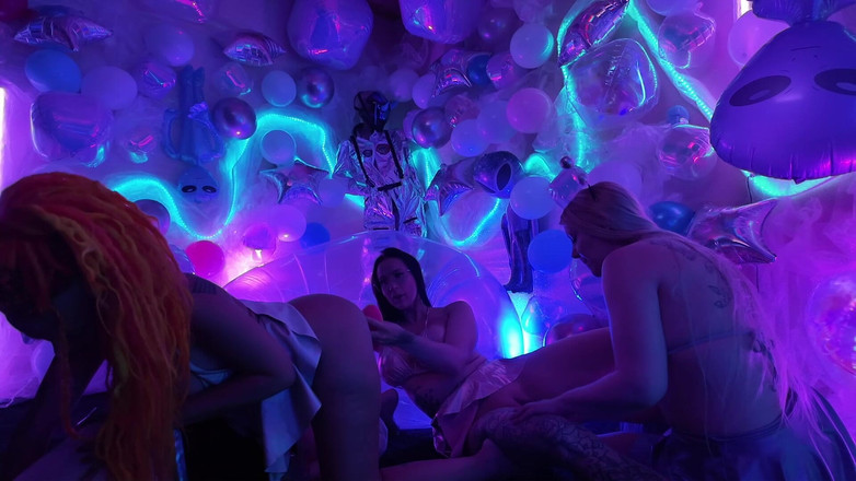 EdgesOfReality: Out of This World Girl on Girl