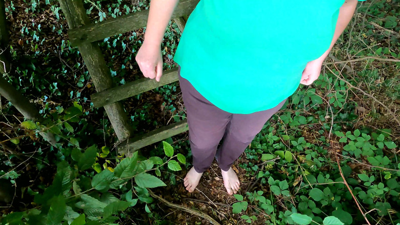 Bouncy Tits Action: Tits with Cum on It Spanking in the Woods
