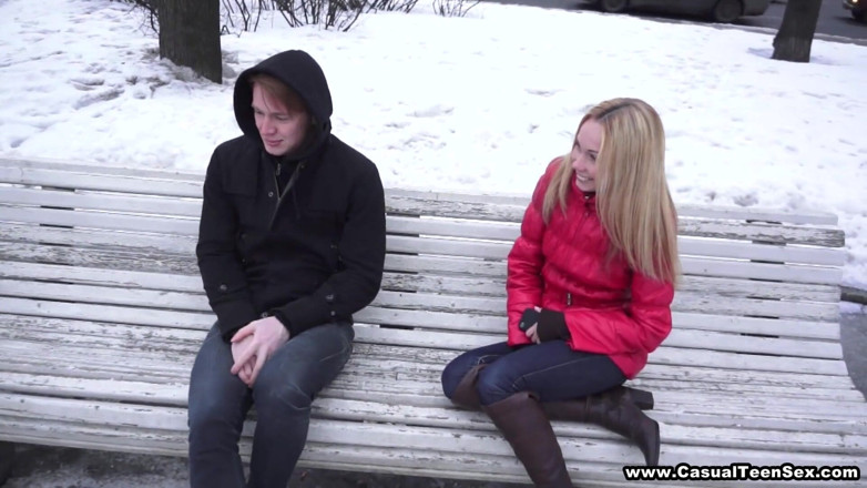Casual Teen Sex: Blonde fucked by a pickuper