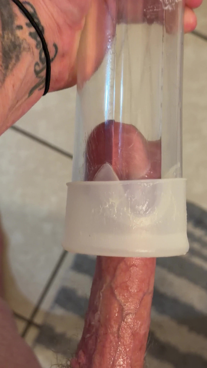 Cox Cummin: Memompa Penis