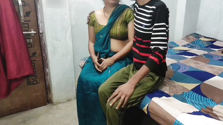 Happyhome: Stiefschweine von jüngerem stiefbruer gefickt mit klarem Hindi Audio