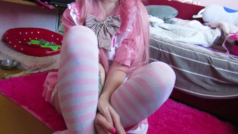 Cuteblonde666: Pink princess hitachi edging for you