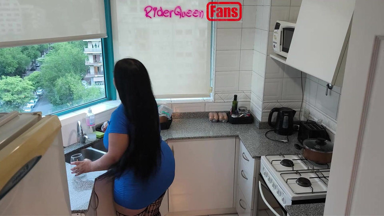 Riderqueen: Ibu tiri di dapur - video untuk penggemar