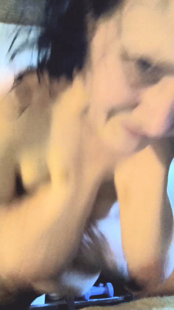 HerculesnVENUS: Sous les blanchisseurs, il l’a fait squirter sur sa bite