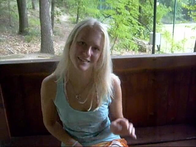 Blondehexe: Cute Blonde Masturbates