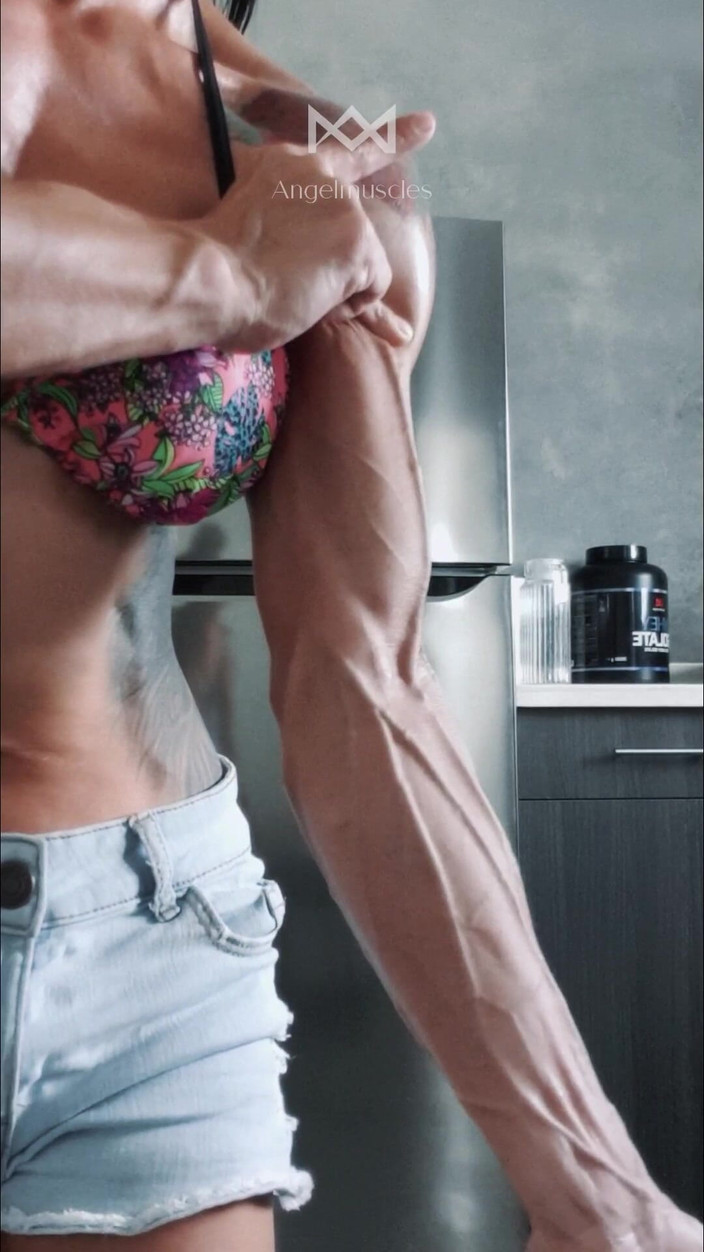 Angelmuscles: Solo Venas En Mi Cocina