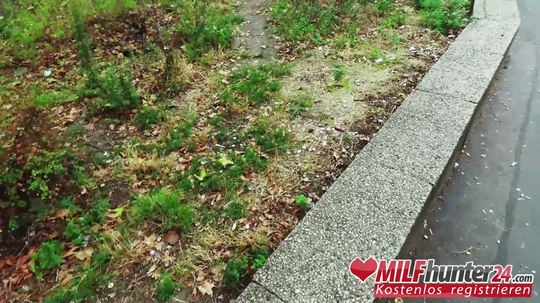 MILF Hunter 24: Adrienne Kiss wordt op haar sletplaats gezet door de milfjager!