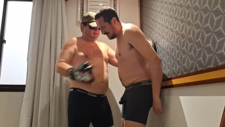Combat and fetish: Oso policía vs jobber