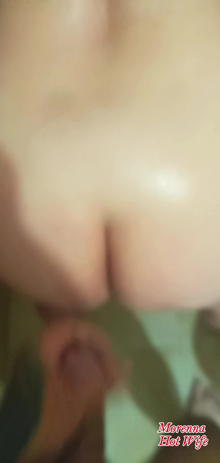 Nalgona Hot Wife: 成熟した女性はお風呂に入っていて、美しいアナルセックスを受ける