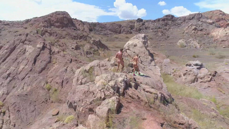 Sparks Go Wild: pahaar ki choti par chudaee aur choosna