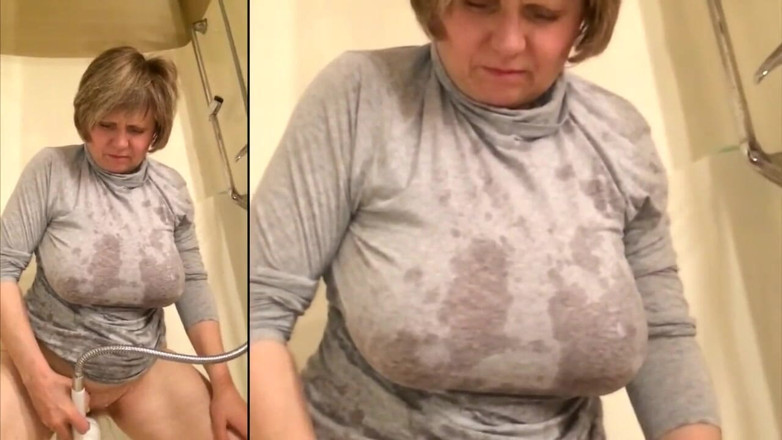 MarieRocks: Büyük göğüslü nine gri gömlekle mastürbasyon yapıyor