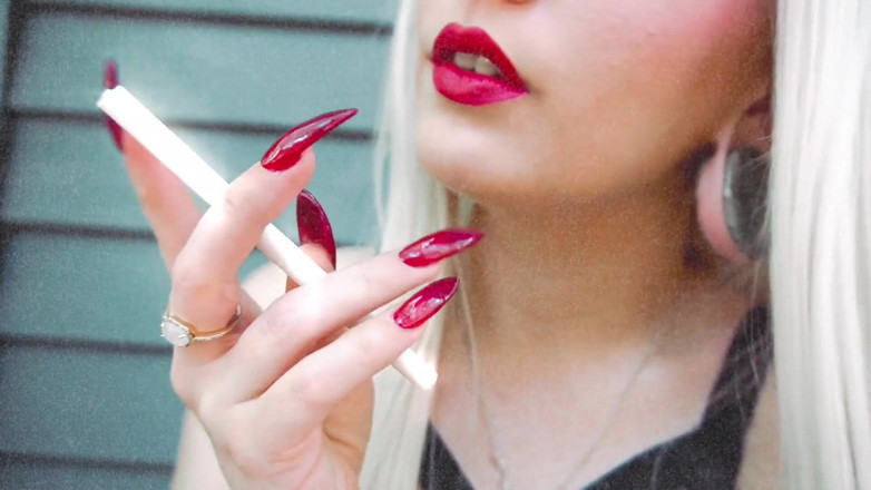 Matriarch Malice: A Arte do Tabagismo
