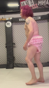 La matrigna di pvc tormenta la sissy in gabbia mma - Controllo della coscia e umiliazione