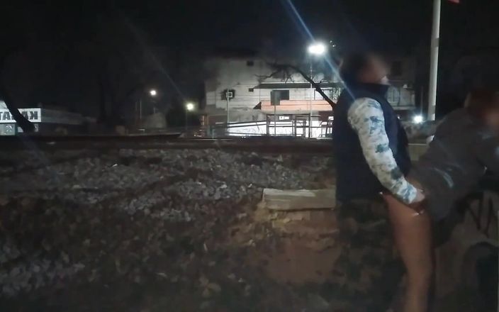 Activecouplearg: Sokakta açık havada halka açık seks polis otobüsü röntgencileri ve...