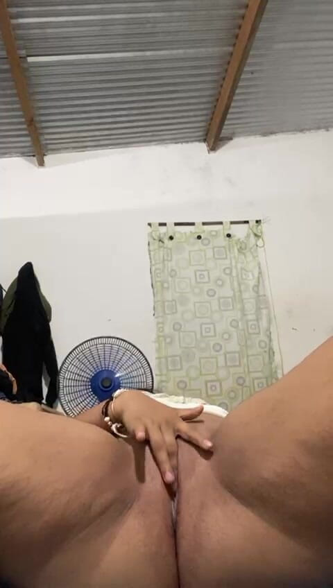 Veronica Rodriguez: Bawiłem się moją mokrą cipką