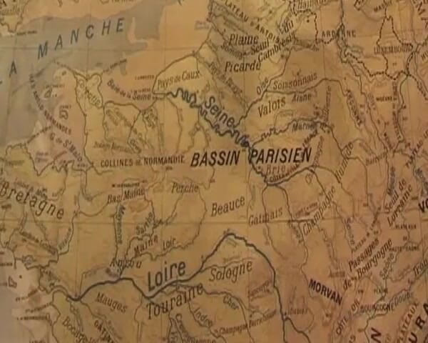 Filles Francaises: 性感的法国熟女喜欢和热辣宝贝玩肛交