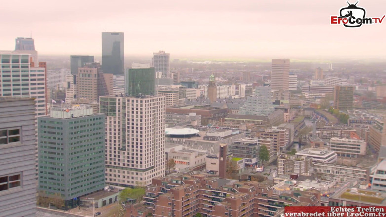 EroCom: Twee hete meiden vingeren haar kutjes tijdens lesbische seks
