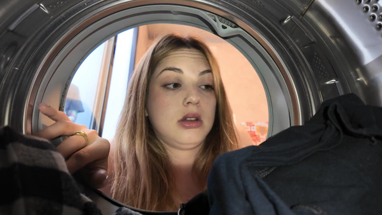 Elnonohub: I Find My Stepsister Wanting to Do Laundry in the...