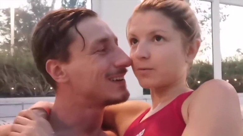Gina Gerson: Risky Fuck in the Toilet