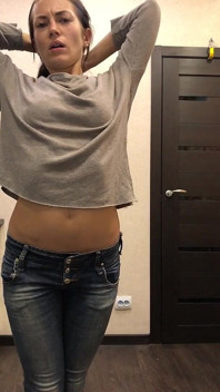 ทดสอบยืดท้องโชว์ใน 3 เสื้อกันหนาว