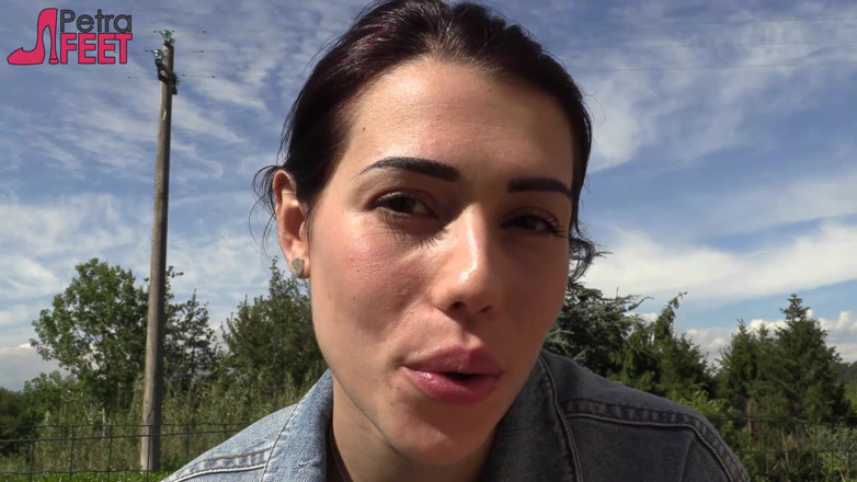 Smokin Fetish: Petra likes to smoke her ciggaretes outdoor