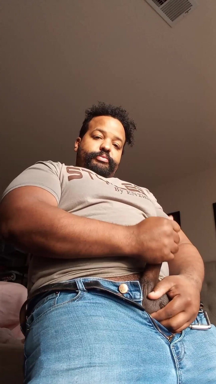Eddie Venezuela: Massage gun et éjaculation