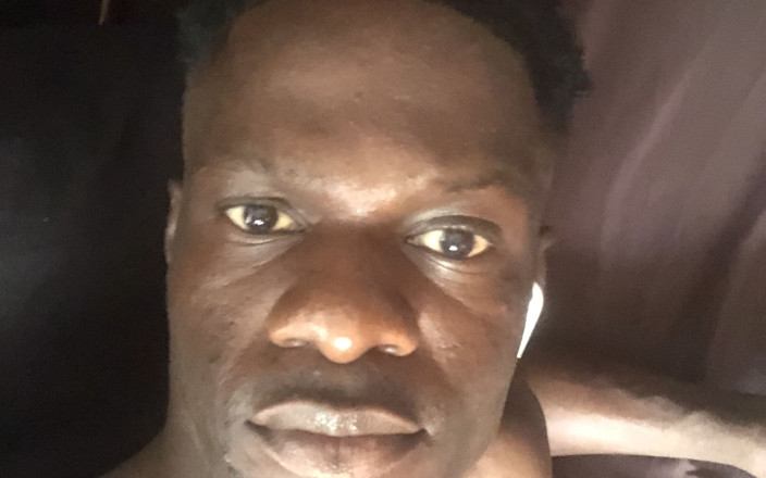 Blackkish20: Je sentais la bite de Dah palpiter dans le trou...